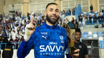 أزمة في الملعب.. كريم بنزيما يثير الجدل بمشاجرة عنيفة في مباراة سلة سعودية